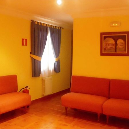 Hostal La Mancha Tarazona de la Mancha Exterior foto